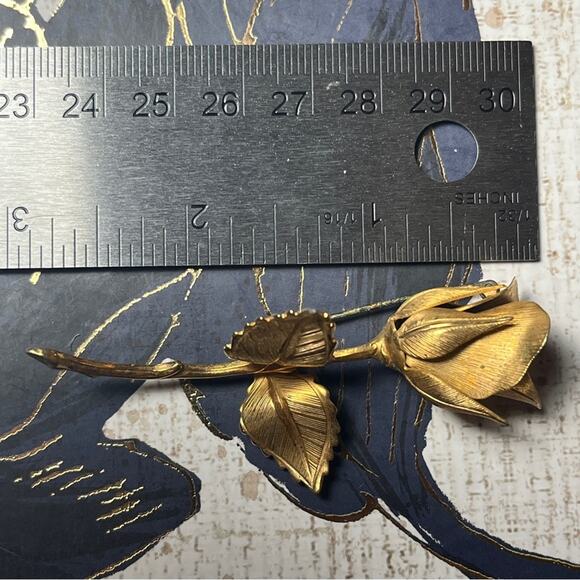 SOLD Vintage Large Delicate Gold Rose Flower Brooch - Picture 8 of 8